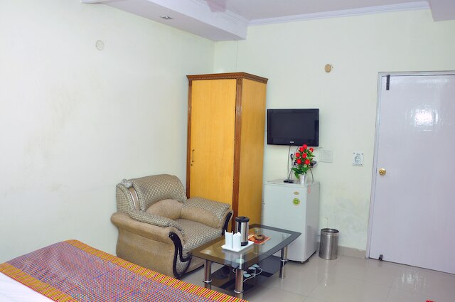 OYO 44081 ホテル ロイヤル ホリデイズ