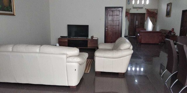 アルデオス パレンバン シティ ヴィラ サムセル