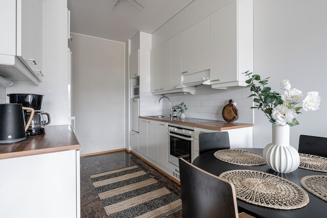 セカンドホームズ エスパ アパートメント ウィズ サウナ アンド バルコニー