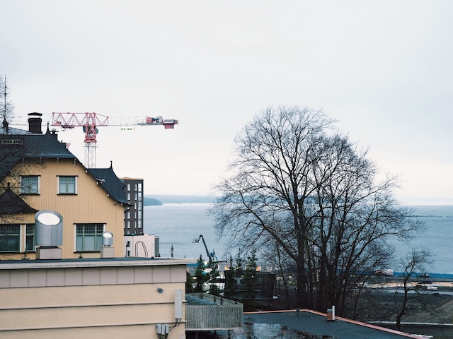 セカンドホームズ エスパ アパートメント ウィズ サウナ アンド バルコニー