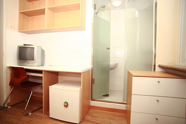 イー - リビングテル - ホステル