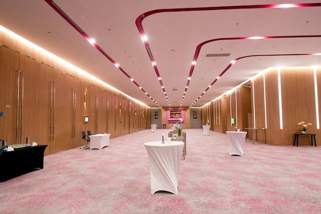 ホリデイ イン & スイーツ サイゴン エアポート by IHG