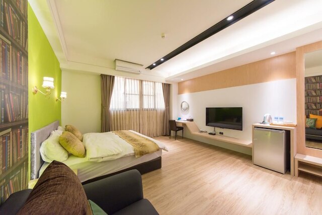 ピックアップ ライト (台南民宿拾光)