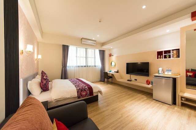 ピックアップ ライト (台南民宿拾光)