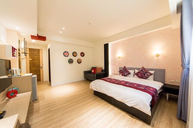 ピックアップ ライト (台南民宿拾光)