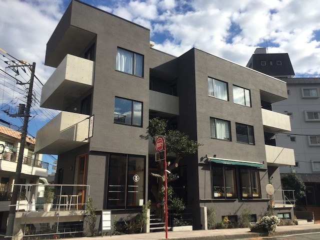 TREESIDE HOTEL & APARTMENT