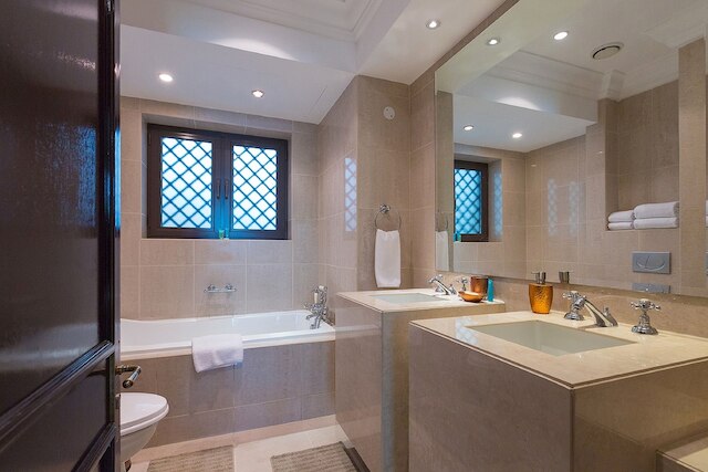 サンクチュアリー - イーズ バイ エマール