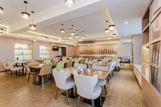 アトゥール ホテル ウーホウ シンチォン成都 (成都武侯新城亚朵酒店)