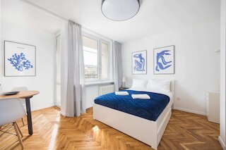 川のそばの快適なスタジオ