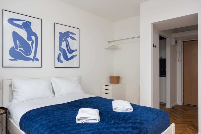 川のそばの快適なスタジオ