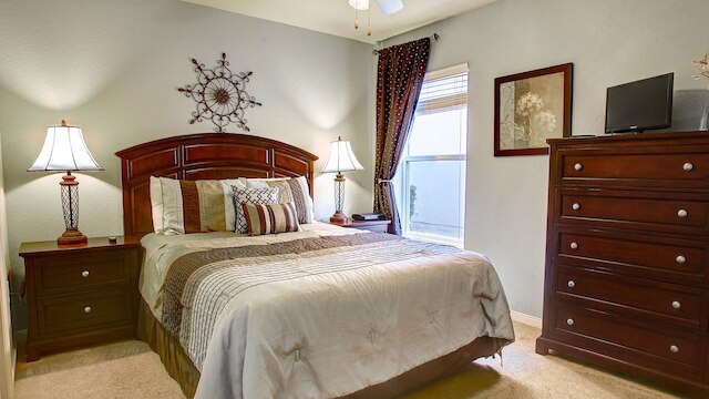 ヒースロー ホーム ウィズ プール アット ウィンザー ヒルズ