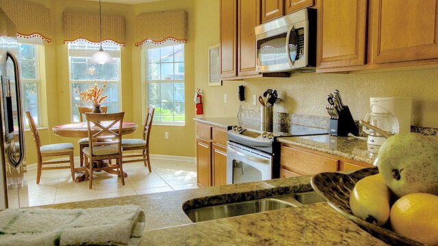 ヒースロー ホーム ウィズ プール アット ウィンザー ヒルズ