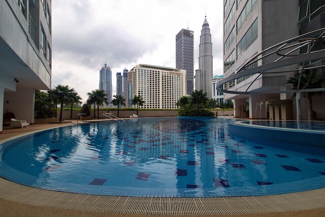 OYO ホーム 501、豪華なベッドルーム 1 室、クレスタ コンドミニアム