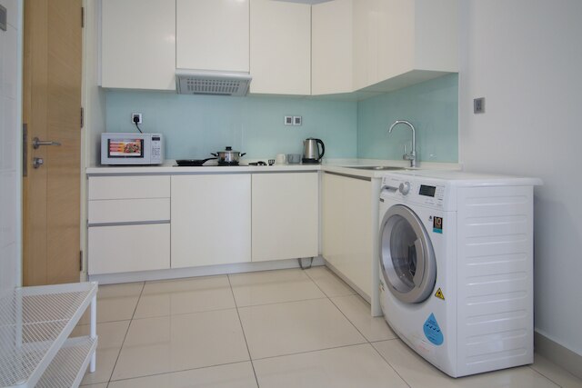 OYO ホーム 501、豪華なベッドルーム 1 室、クレスタ コンドミニアム