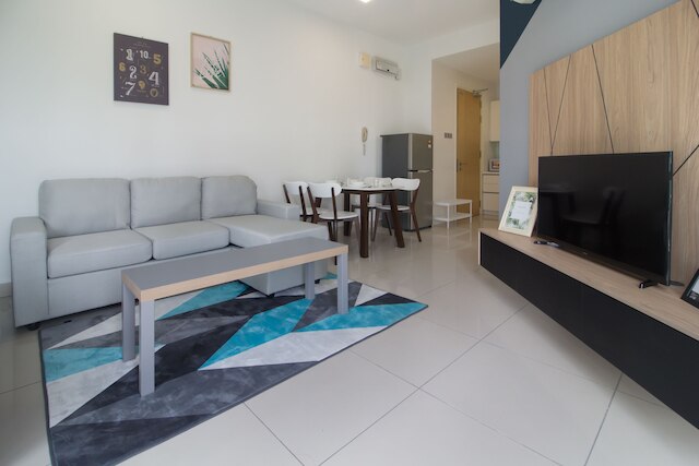 OYO ホーム 501、豪華なベッドルーム 1 室、クレスタ コンドミニアム