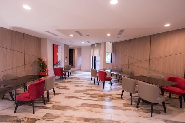 J ムーン ヴィラ モーテル (三重江月行館)