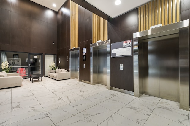 サン キスド アパートメント