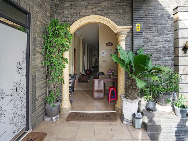 ホテル O ウィスマ エンパット リマ シャリア