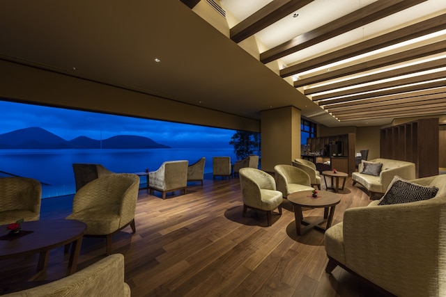 ザ レイクスイート 湖の栖