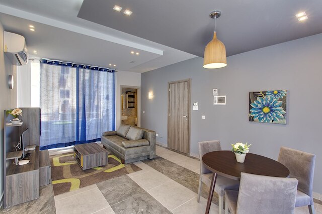 ワン ベッドルーム アパートメン スリマ