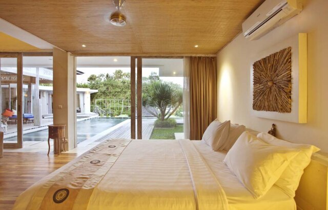 サンセット パラダイス ヴィラ ウルワツ