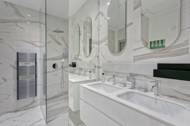 ティニエ ポイントにある高級アパート、海の景色、プールあり