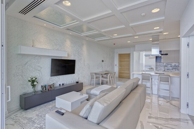 ティニエ ポイントにある高級アパート、海の景色、プールあり