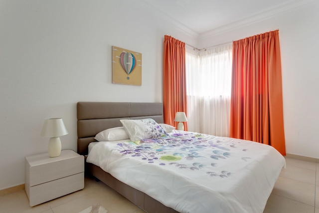 高級住宅地にある海に面した高級アパート、プールあり