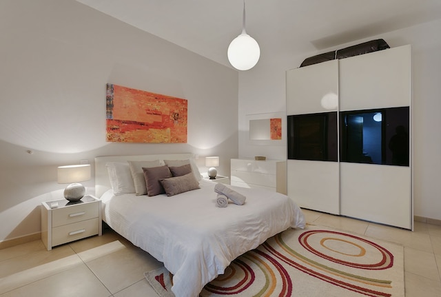 絶好の立地にある高級アパート、横から見える海の景色、プールあり