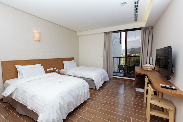 フットプリント イン (兩腳詩集概念旅館)