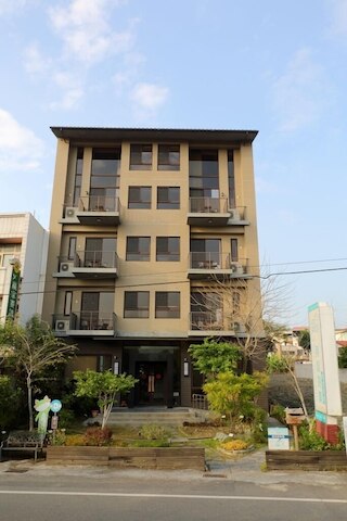 フットプリント イン (兩腳詩集概念旅館)