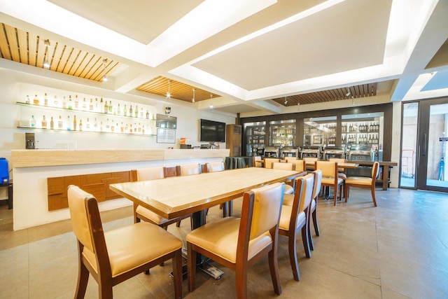 レッドドアーズ プラス ニア ナイア エクスプレスウェイ