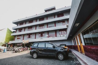 レッドドアーズ プラス ニア RSCM ジャカルタ