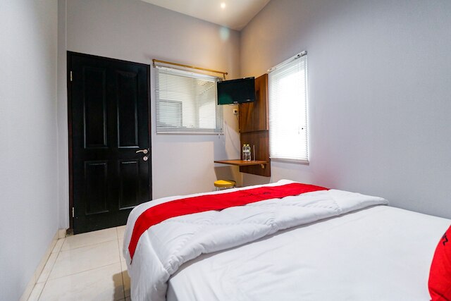 レッドドアーズ ニア ケボン ジェルク ジャカルタ