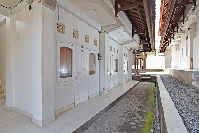 レッドドアーズ アット ジャラン ガトット スブロト デンパサール