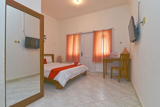 レッドドアーズ アット ジャラン ガトット スブロト デンパサール