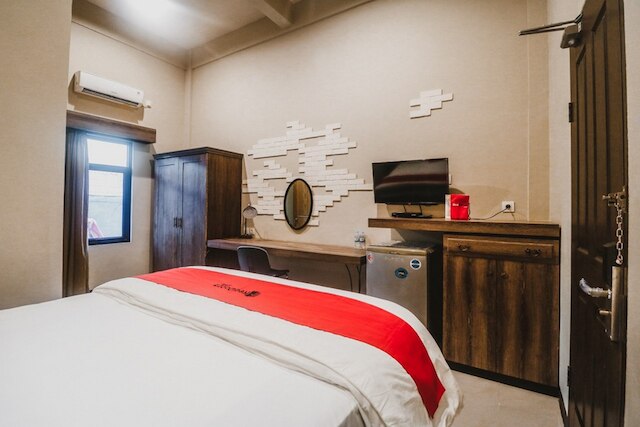 レッドドアーズ プラス ニア モール スリピ ジャヤ