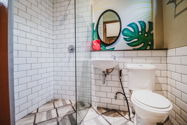 レッドドアーズ プラス ニア モール スリピ ジャヤ