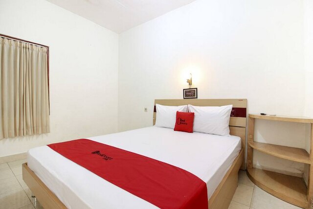 レッドドアーズ シャリア アット ジャラン メンテリ スペノ