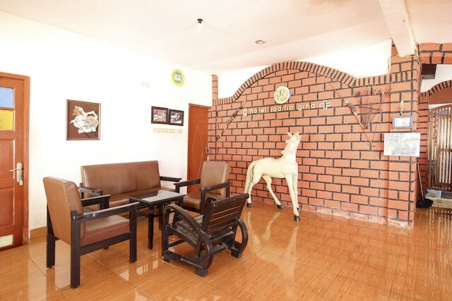 レッドドアーズ シャリア アット ジャラン メンテリ スペノ