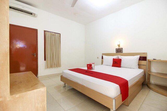 レッドドアーズ シャリア アット ジャラン メンテリ スペノ