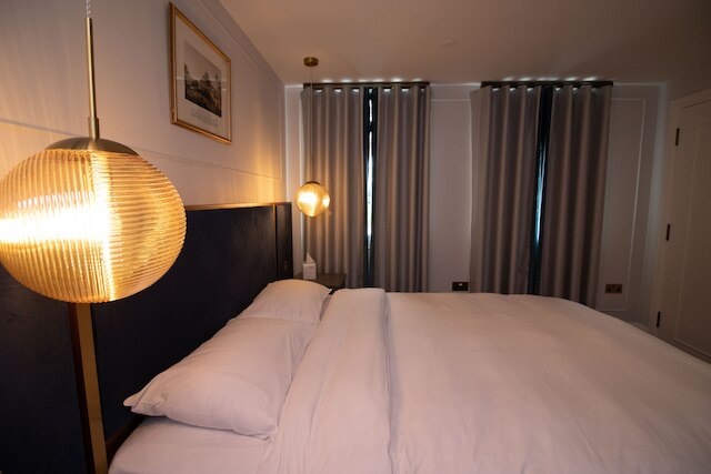 スリー ファルコンズ ホテル