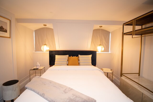 スリー ファルコンズ ホテル