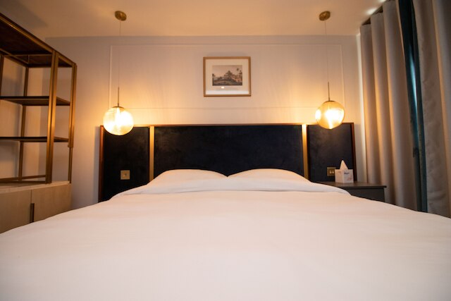 スリー ファルコンズ ホテル