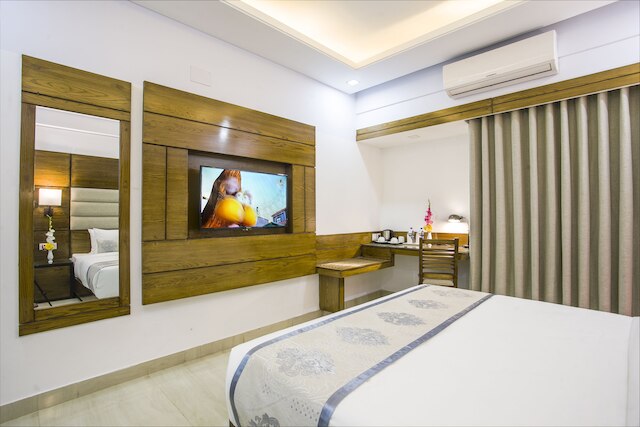 ホワイト パレス ホテル