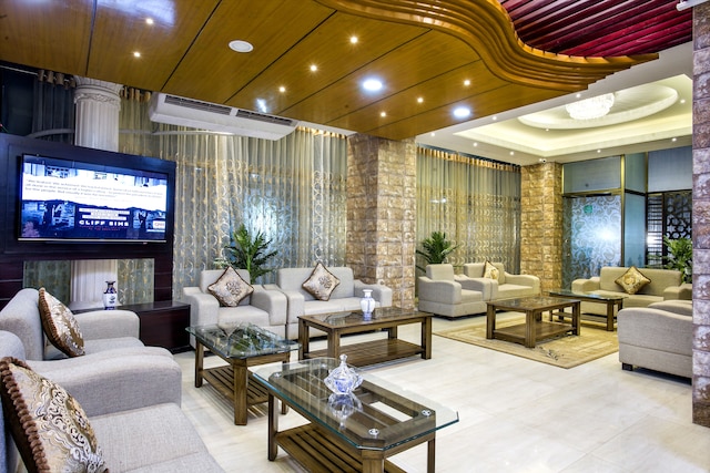 ホワイト パレス ホテル