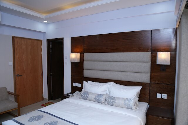 ホワイト パレス ホテル