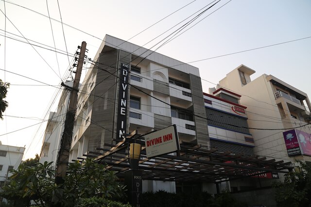 ディバイン イン ホテル