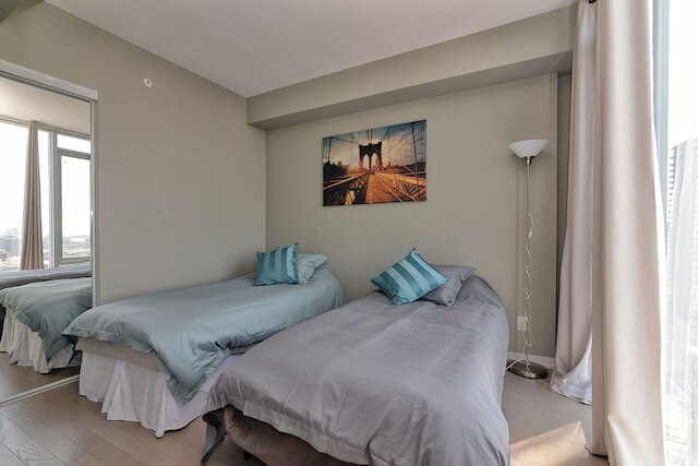 アップルウッド スイーツ - トロント ピーター ストリート