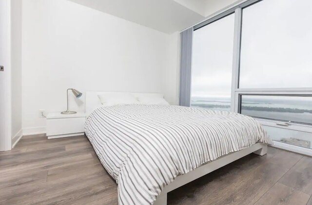 アップルウッド スイーツ - トロント ピーター ストリート